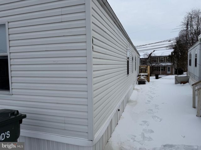 29 HILLTOP AVE, Akron, PA 17501