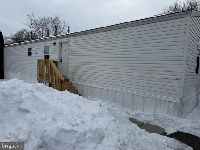 29 HILLTOP AVE, Akron, PA 17501