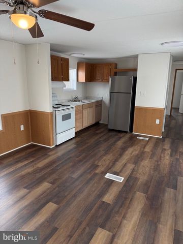 29 HILLTOP AVE, Akron, PA 17501