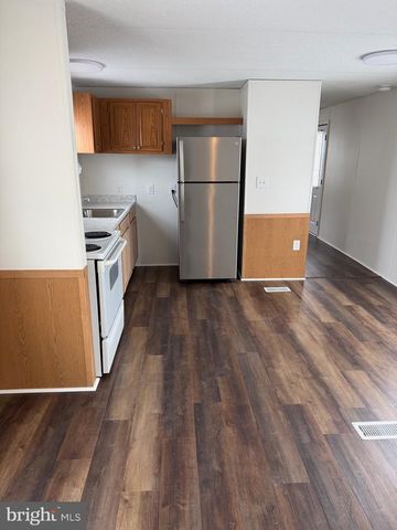 29 HILLTOP AVE, Akron, PA 17501