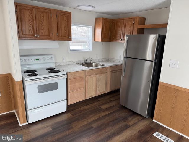 29 HILLTOP AVE, Akron, PA 17501