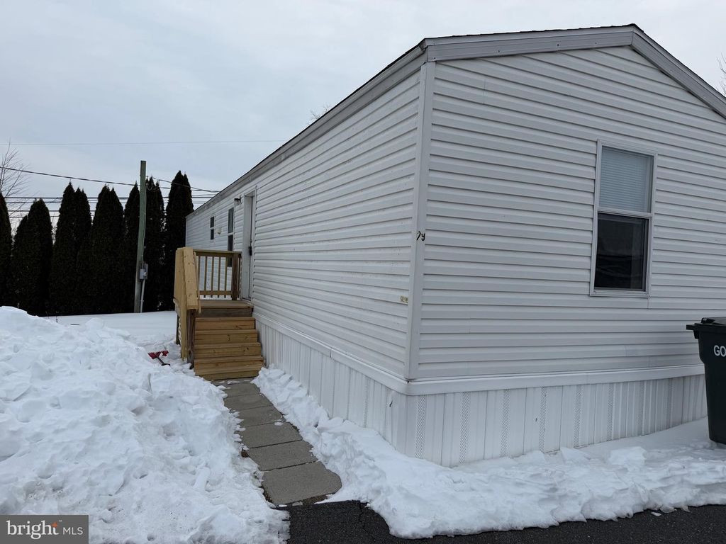 29 HILLTOP AVE, Akron, PA 17501