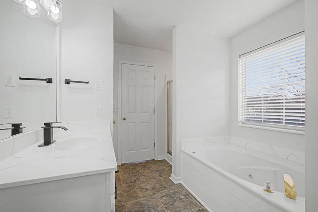 121 Rose Garden Ln, Goodlettsville, TN 37072