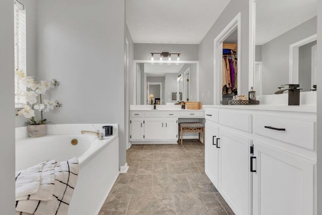 121 Rose Garden Ln, Goodlettsville, TN 37072