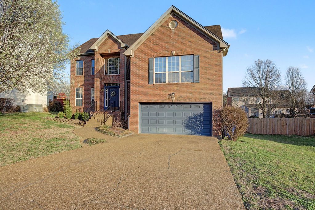 121 Rose Garden Ln, Goodlettsville, TN 37072