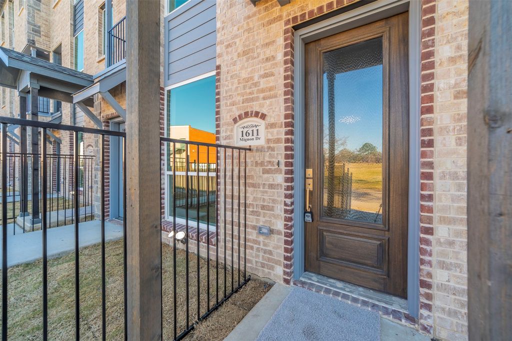 1611 Mignon Drive, Arlington, TX 76010