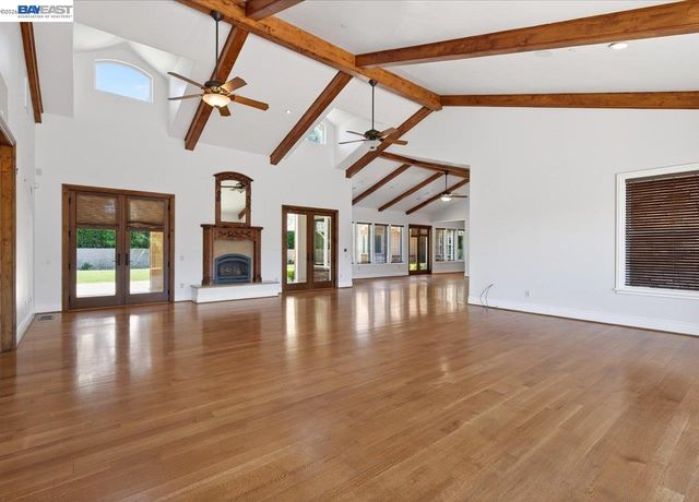 920 Happy Valley Rd, Pleasanton, CA 94566