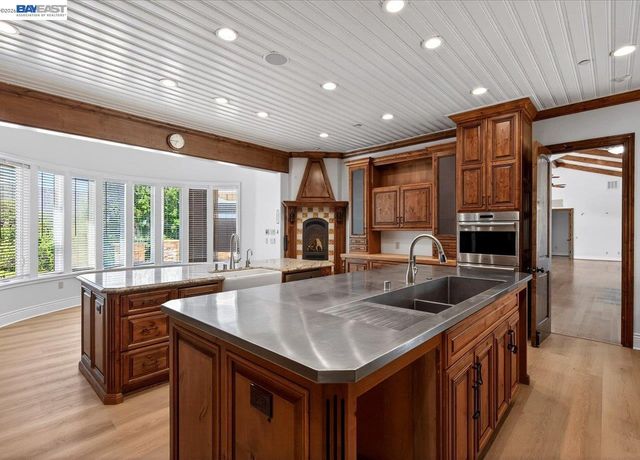 920 Happy Valley Rd, Pleasanton, CA 94566