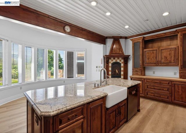 920 Happy Valley Rd, Pleasanton, CA 94566