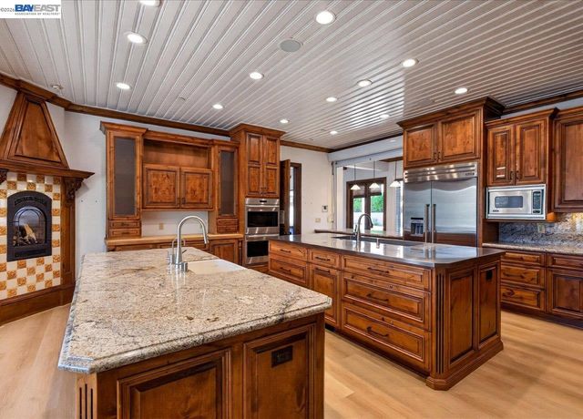 920 Happy Valley Rd, Pleasanton, CA 94566