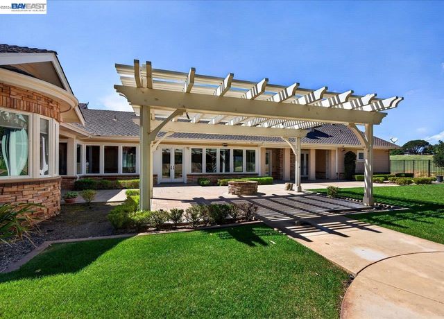 920 Happy Valley Rd, Pleasanton, CA 94566