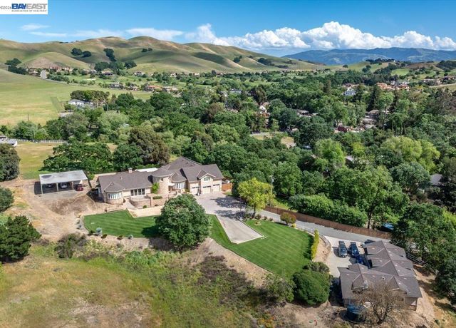 920 Happy Valley Rd, Pleasanton, CA 94566