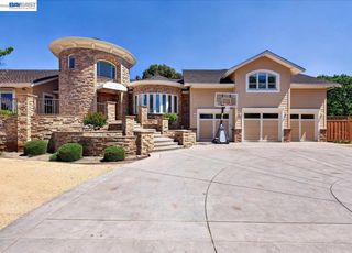 920 Happy Valley Rd, Pleasanton, CA 94566