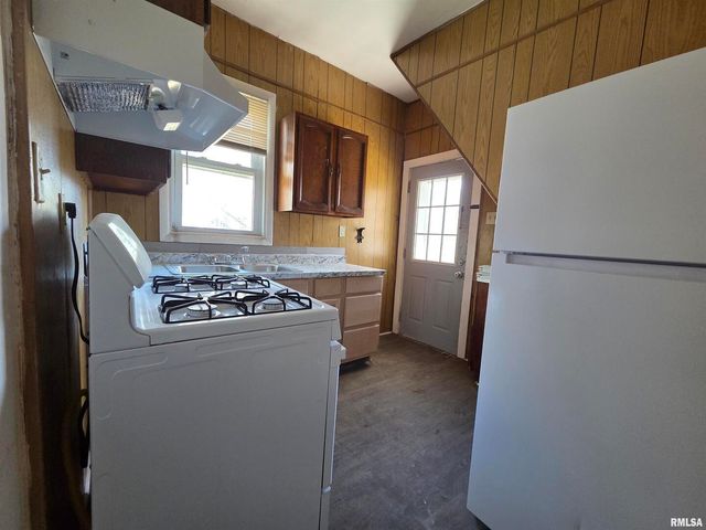 519 4TH Avenue S, Clinton, IA 52732