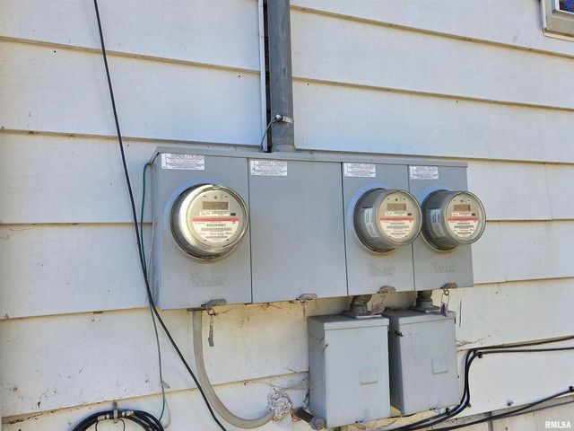 519 4TH Avenue S, Clinton, IA 52732