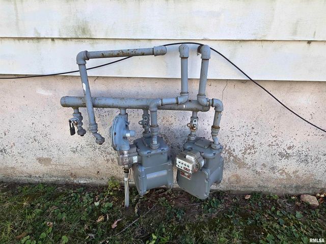 519 4TH Avenue S, Clinton, IA 52732