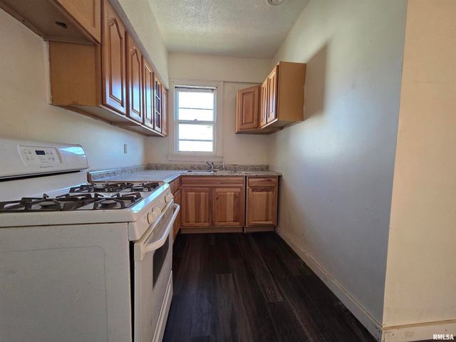 519 4TH Avenue S, Clinton, IA 52732