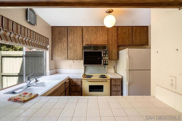 7200 Melody Ln 2, La Mesa, CA 91942