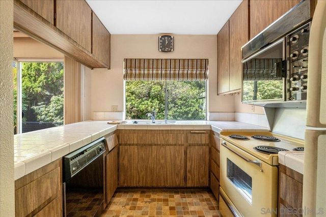 7200 Melody Ln 2, La Mesa, CA 91942