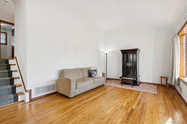 4 Oakley Drive, Huntington Station, NY 11746