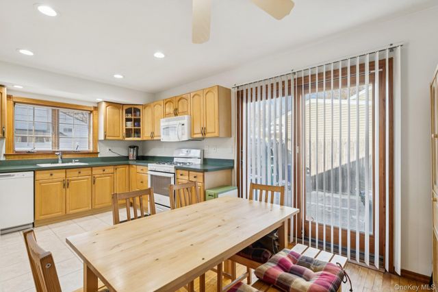 4 Oakley Drive, Huntington Station, NY 11746