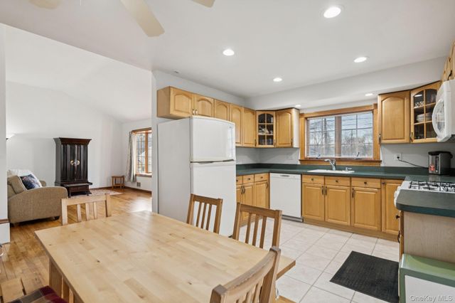 4 Oakley Drive, Huntington Station, NY 11746