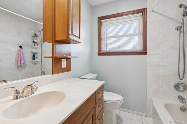 4 Oakley Drive, Huntington Station, NY 11746