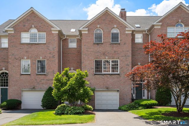 15 Governors Row 15, West Hartford, CT 06117