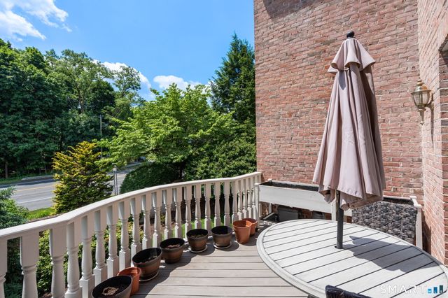 15 Governors Row 15, West Hartford, CT 06117