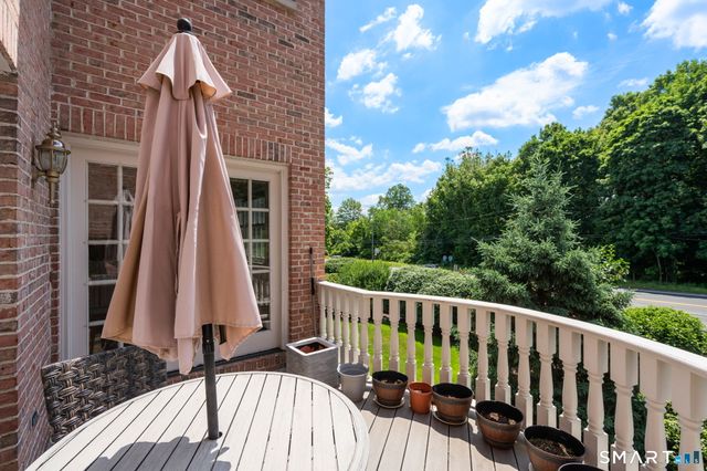 15 Governors Row 15, West Hartford, CT 06117