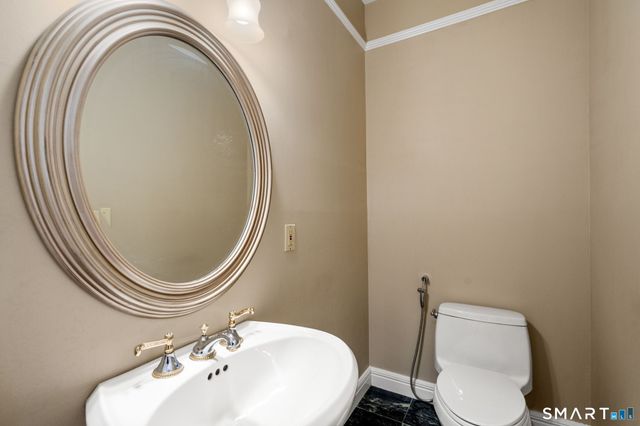 15 Governors Row 15, West Hartford, CT 06117