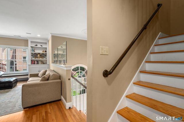 15 Governors Row 15, West Hartford, CT 06117