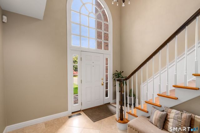 15 Governors Row 15, West Hartford, CT 06117