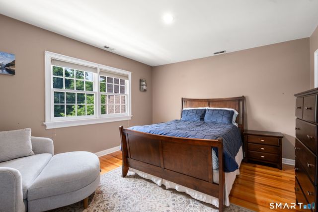 15 Governors Row 15, West Hartford, CT 06117
