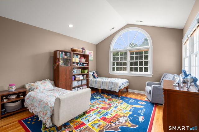 15 Governors Row 15, West Hartford, CT 06117