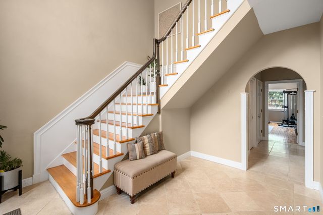 15 Governors Row 15, West Hartford, CT 06117