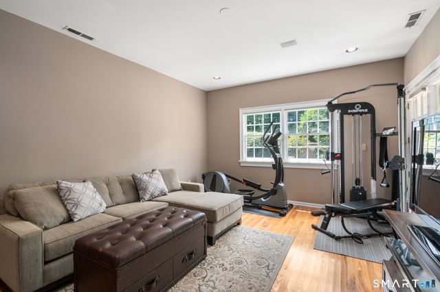 15 Governors Row 15, West Hartford, CT 06117
