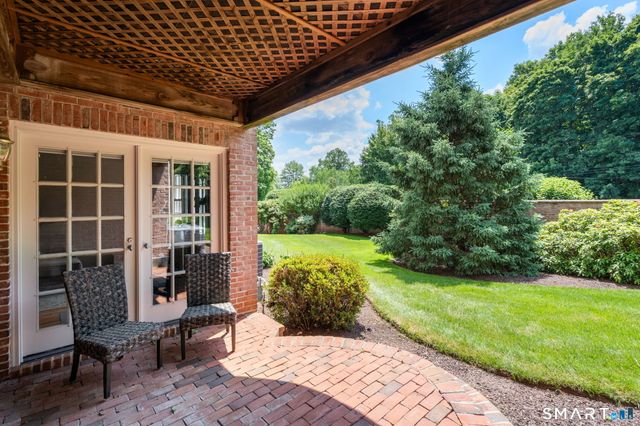 15 Governors Row 15, West Hartford, CT 06117