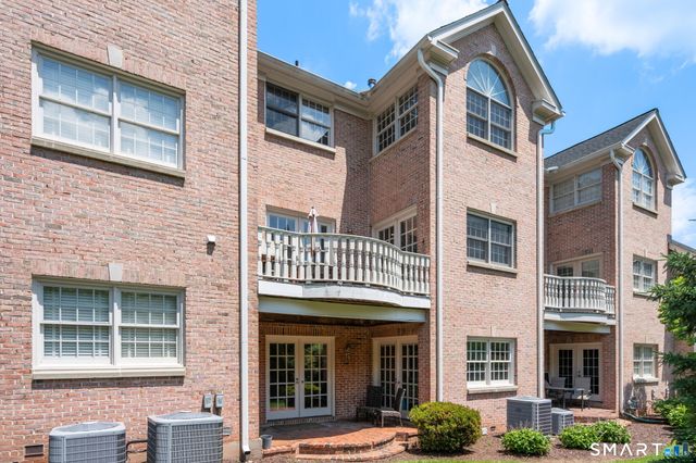 15 Governors Row 15, West Hartford, CT 06117