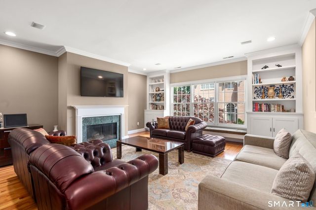 15 Governors Row 15, West Hartford, CT 06117
