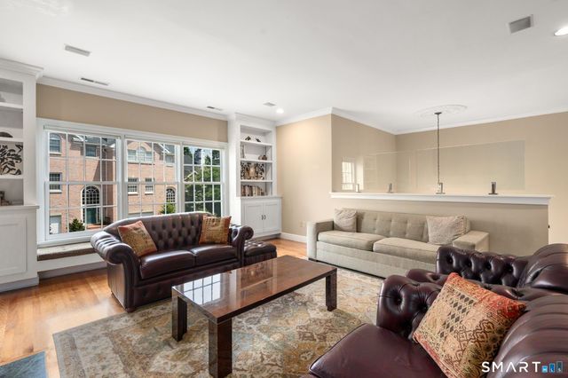 15 Governors Row 15, West Hartford, CT 06117