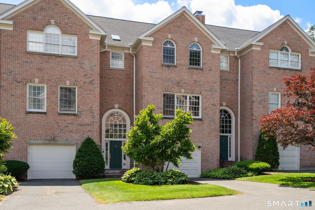 15 Governors Row 15, West Hartford, CT 06117