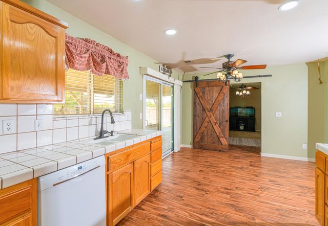 36705 144 Road, Visalia, CA 93292