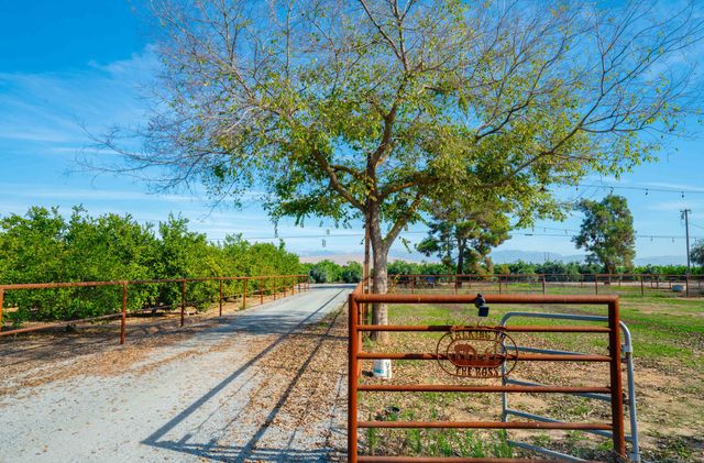 36705 144 Road, Visalia, CA 93292