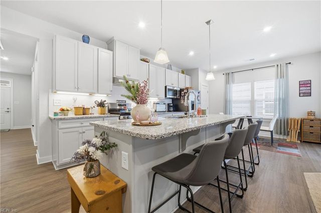 2104 Mainsail DR, Carrollton, VA 23314