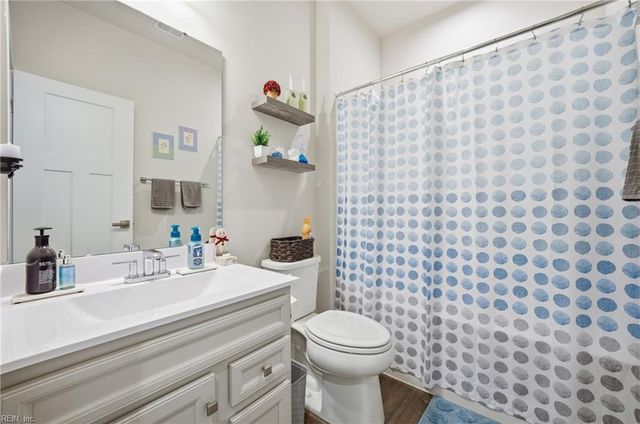 2104 Mainsail DR, Carrollton, VA 23314