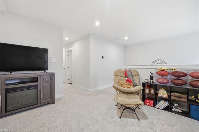 2104 Mainsail DR, Carrollton, VA 23314