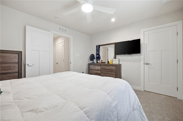 2104 Mainsail DR, Carrollton, VA 23314