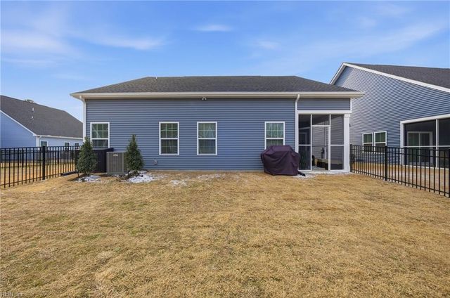 2104 Mainsail DR, Carrollton, VA 23314