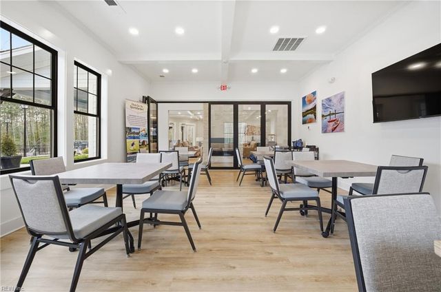 2104 Mainsail DR, Carrollton, VA 23314